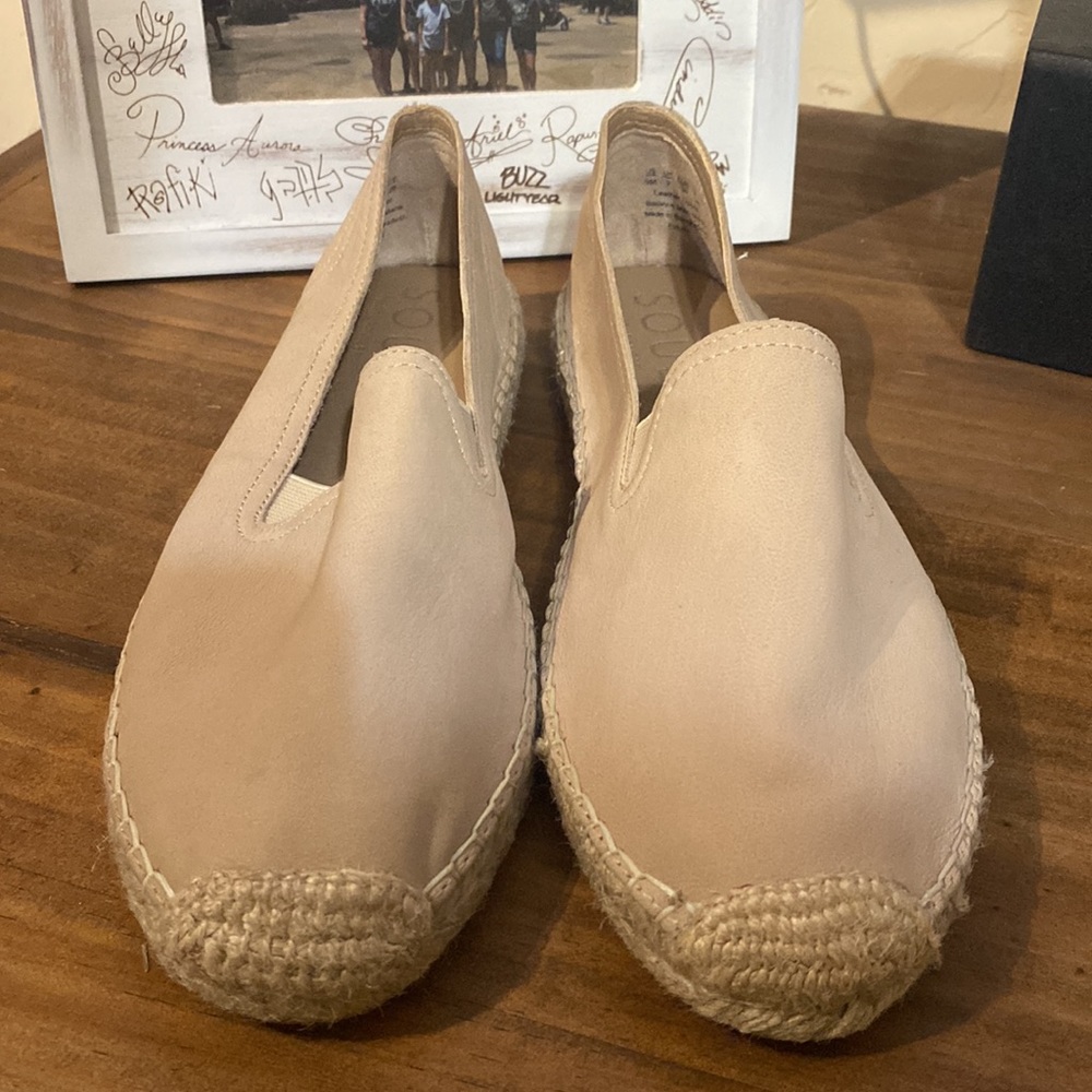 Naturalizer Tan Flats - Picture 2 of 5